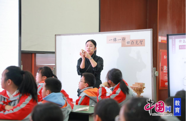 成都青羊开展美术教研活动探索非遗文化在美术课堂中的创新实践(图2)